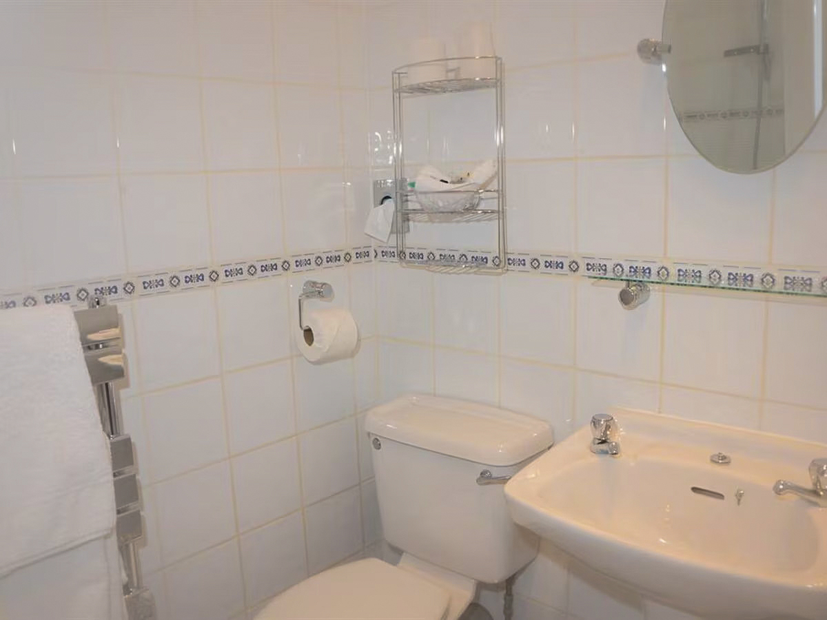 Double en-suite room at Pinewood House